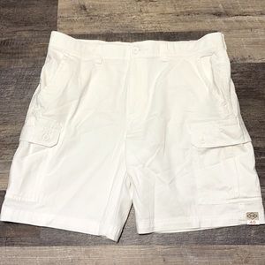 MENS BRAND NEW White Shorts Size 40